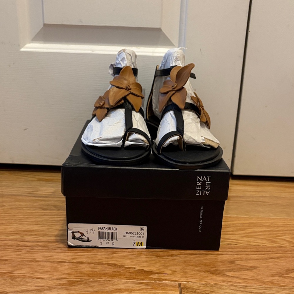 Naturalizer Black and Brown Sandals